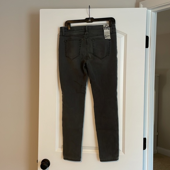 Joe’s Jeans black/grey wash slim fit ankle jeans. NWT size 29. - Picture 2 of 3